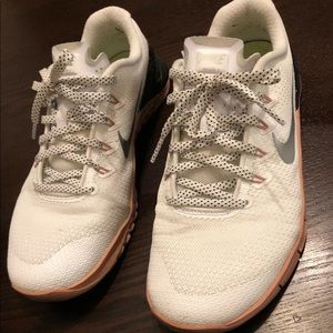 Nike Womens Metcon 4 White Silver US Size 7.5.